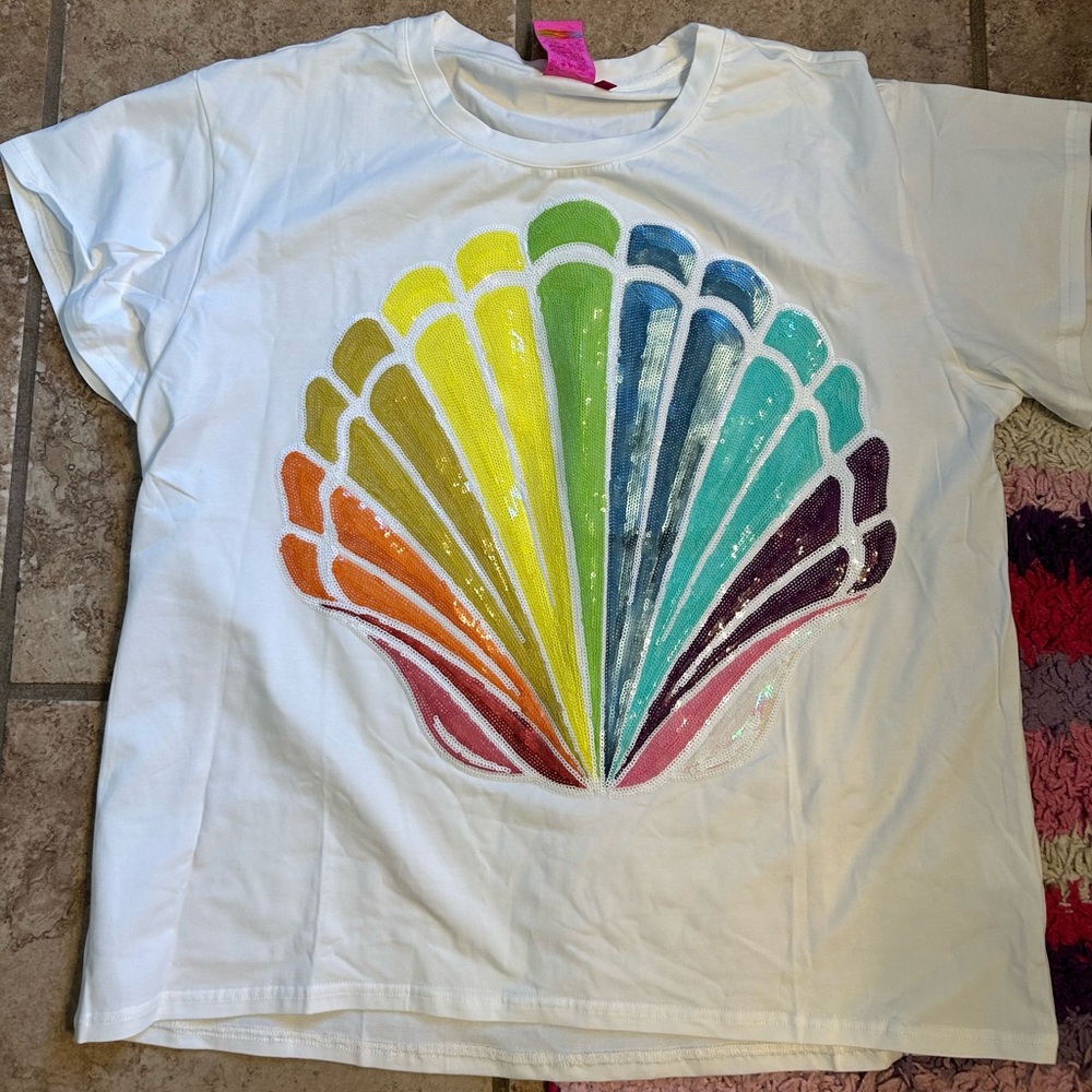 QOS Rainbow Seashell Tee, medium, nwot